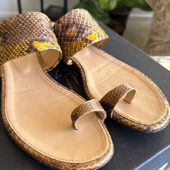 Sergio Rossi Snakeskin Flat Sandals. Size 8. - Picture 7 of 13